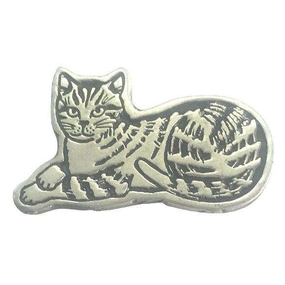 Unique Signed Vintage Pewter Tabby Cat Brooch - Picture 1 of 3